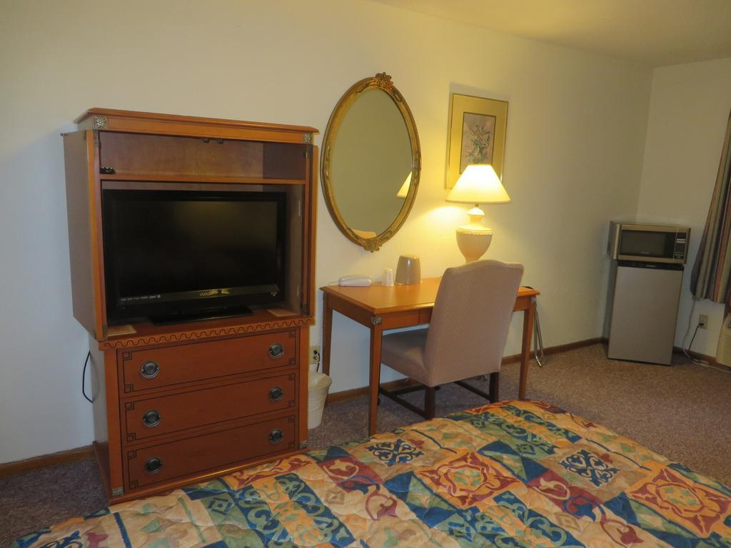 Best Budget Inn Carthage Exterior photo