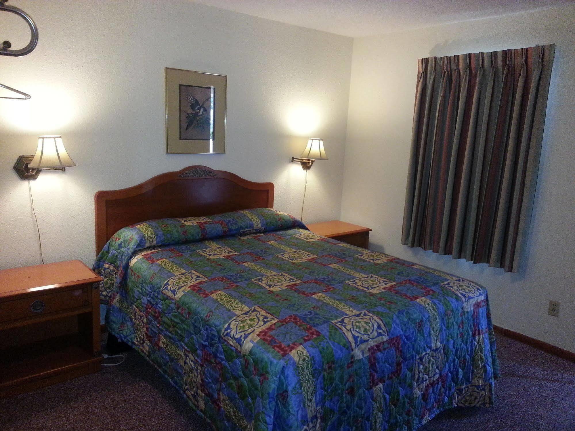 Best Budget Inn Carthage Exterior photo