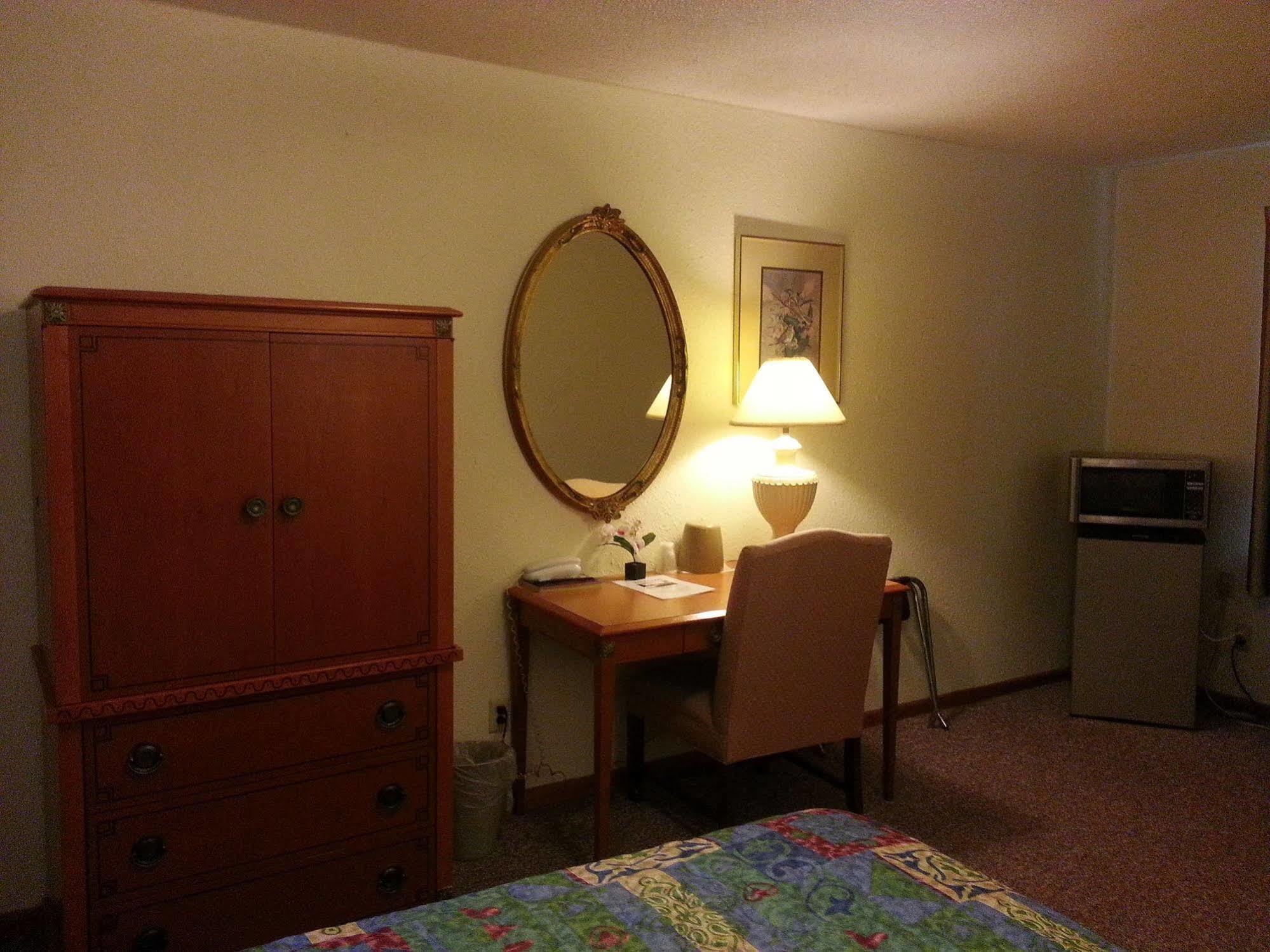 Best Budget Inn Carthage Exterior photo